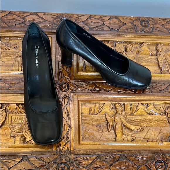 Etienne Aigner Black Leather Chunky Heel Pumps - Picture 1 of 6